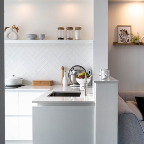 Witte hoekkeuken met kastenwand, Hendrik-Ido-Ambacht