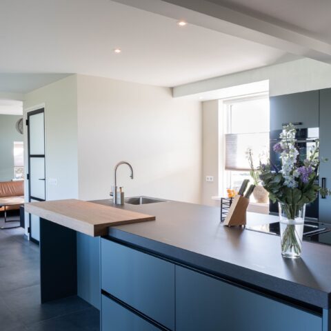 Grote woonkeuken met eiland, Waardhuizen