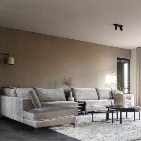Modern country interior with Italian concrete-look floor