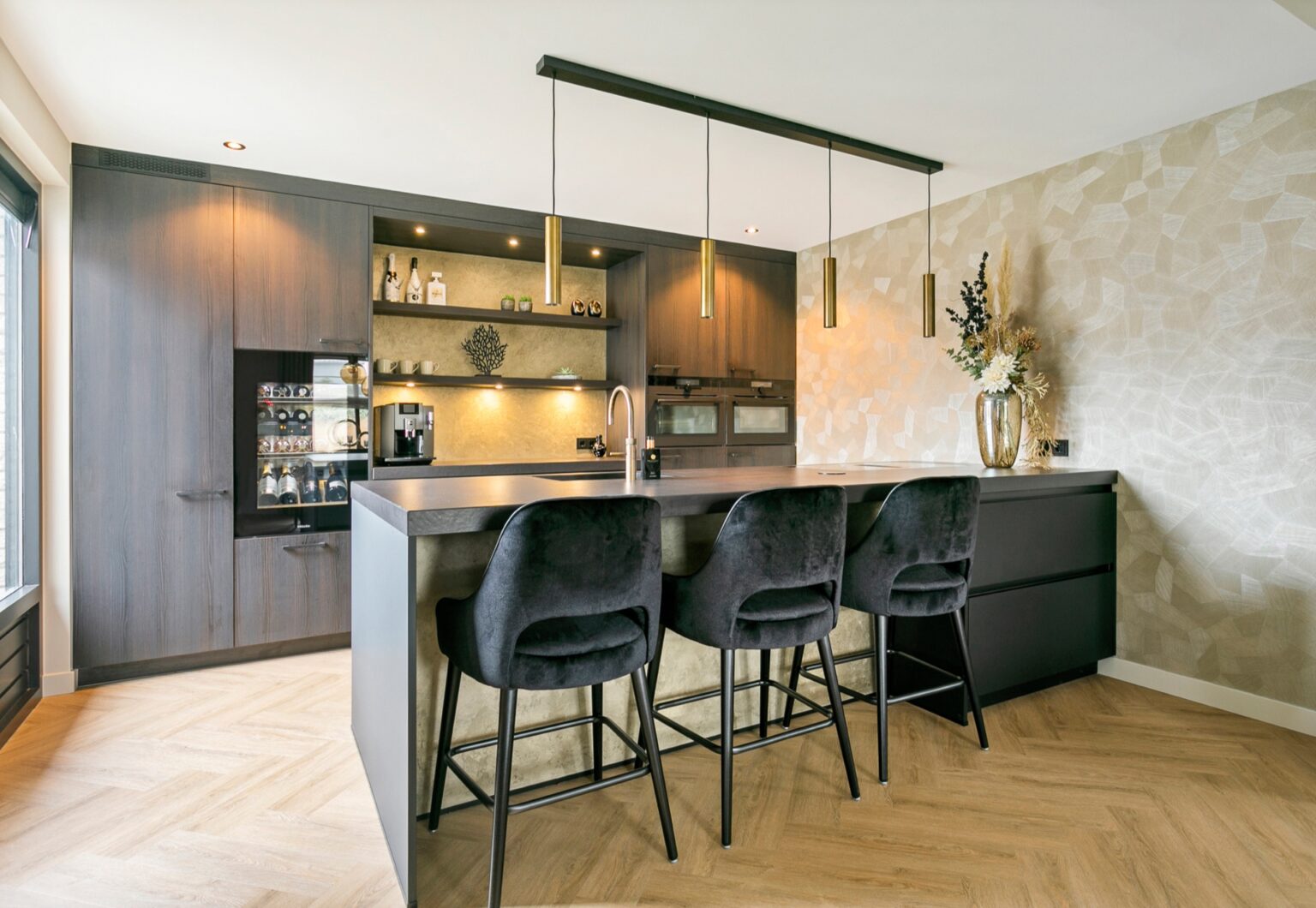 Sfeervolle keuken met eiland