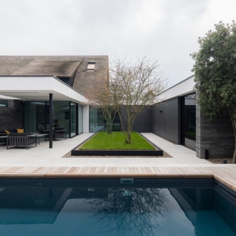 Terras in luxe wellnesstuin