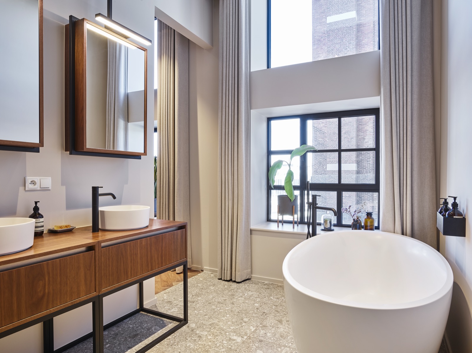 Bathing,Indoors,Interior Design,Bathtub,Tub,Sink,Sink Faucet,Window,Corner,Bathroom, Luxury, Design, Exclusive, Modern, Custom Made, Special, Beautiful