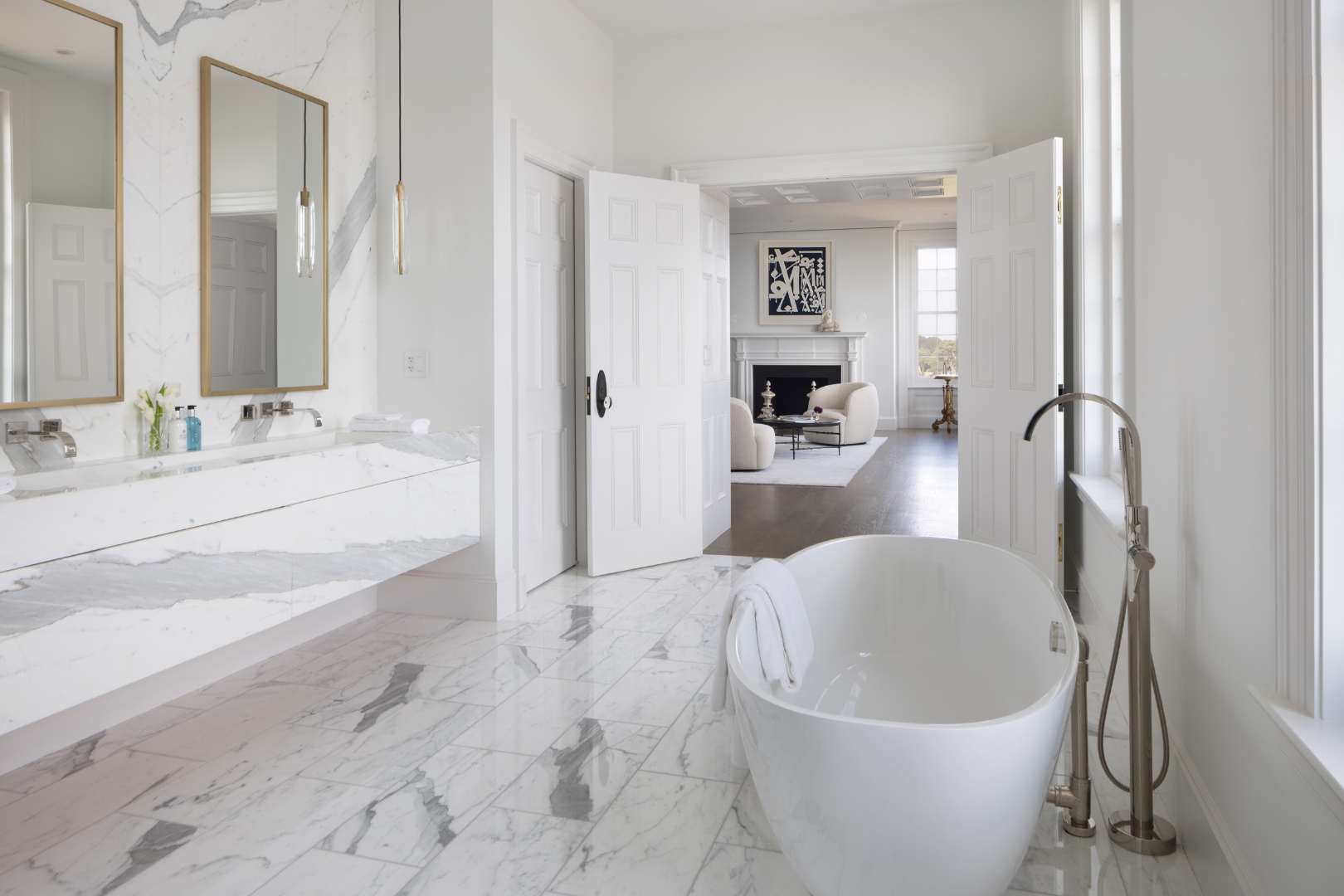 Floor,Flooring,Bathing,Tub,Bathtub,Indoors,Interior Design,Rug,Couch,Bathroom, Luxury, Design, Exclusive, Modern, Custom Made, Special, Beautiful