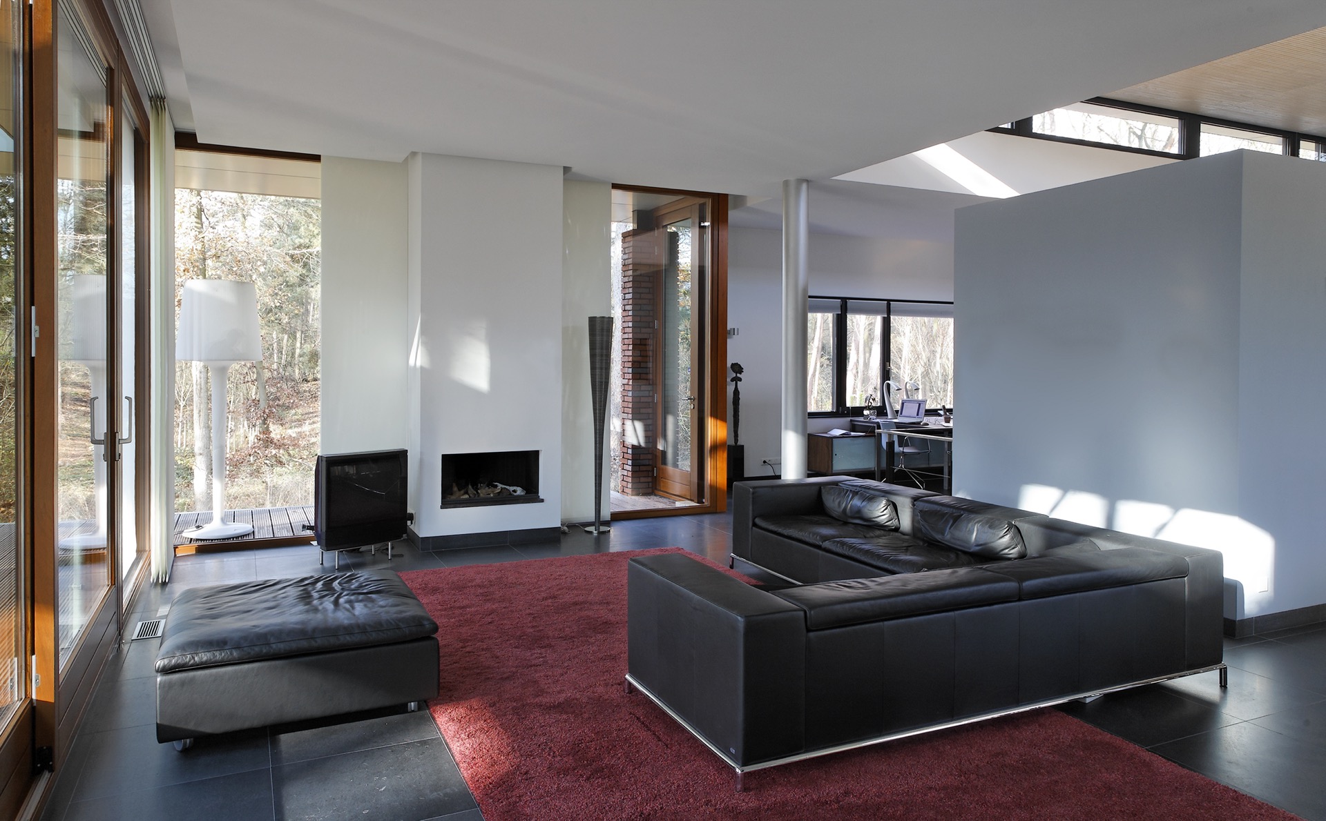 Open haard, Binnen, Woondecoratie, Meubels, Woonkamer, Monitor, Tapijt, Interieurontwerp, Bank, Tafel, Luxe, Design, Exclusief, Modern, Maatwerk, Bijzondere, Mooie