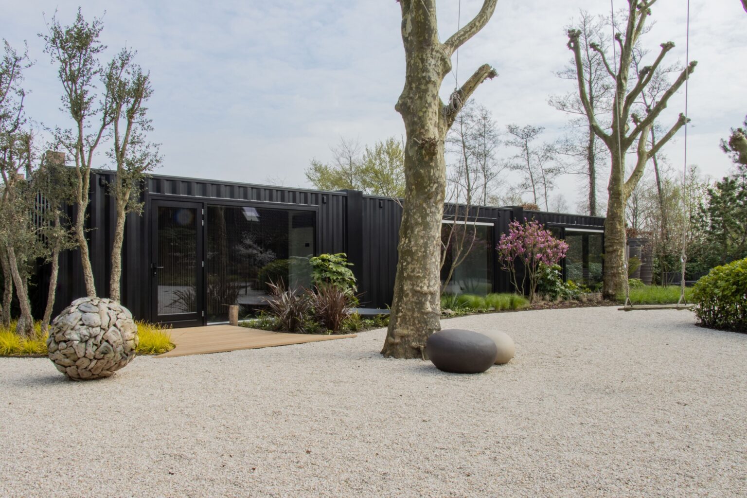 The self-sufficient meeting place in the show garden - Self Sufficient Luxury Apartments With Private Garden