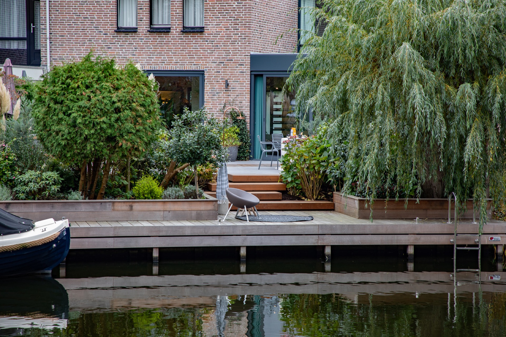 Potted Plant,Outdoors,Nature,Scenery,Water,Pond,Waterfront,City,Backyard,Tree, Luxury, Design, Exclusive, Modern, Custom Made, Special, Beautiful
