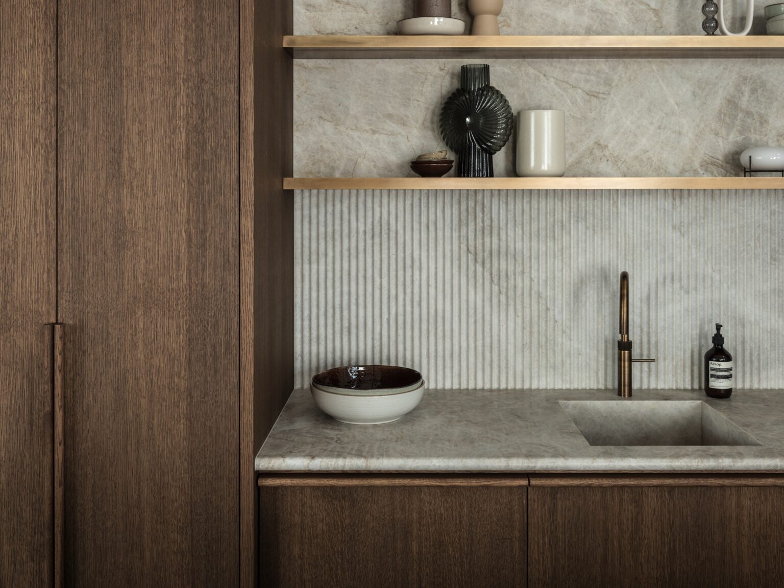 High-end kitchen with natural materials & luxurious details - High-End Kitchen Decor With Natural Materials