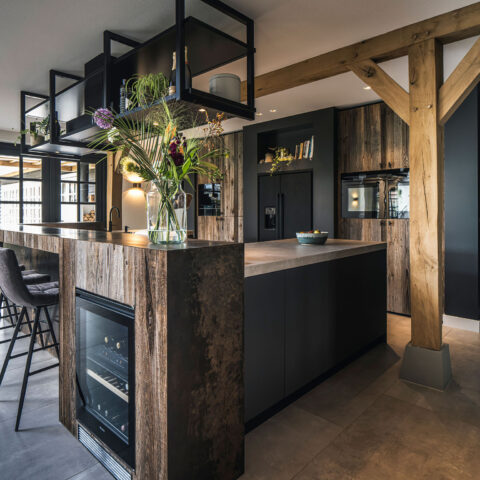 Intérieur élégant avec cuisine de luxe sur mesure