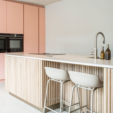 Luxe keuken met lichte kleuren