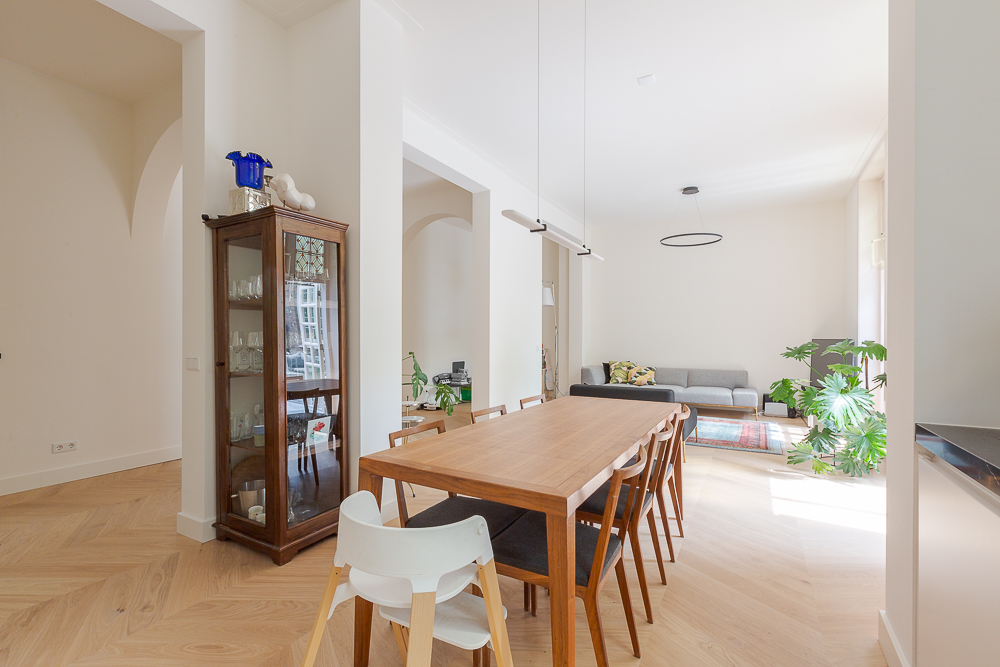 Dining Room,Dining Table,Furniture,Indoors,Table,Interior Design,Wood,Cabinet,Tabletop,Home Decor, Luxury, Design, Exclusive, Modern, Custom Made, Special, Beautiful