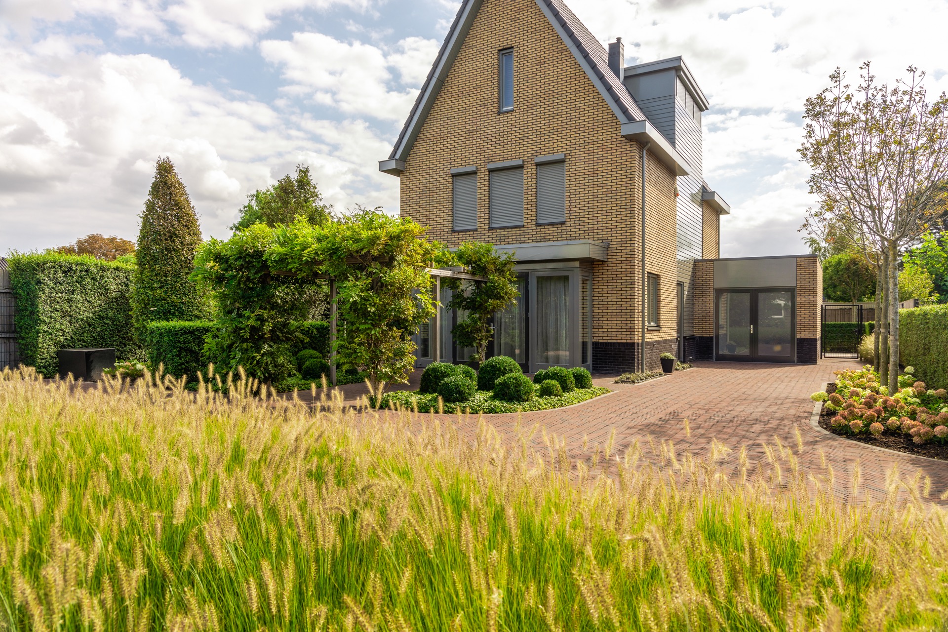 Grass,Plant,Neighborhood,Cottage,Housing,Vegetation,Outdoors,City,Suburb,Villa, Luxury, Design, Exclusive, Modern, Custom Made, Special, Beautiful