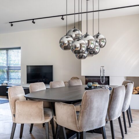Gemoderniseerde jaren ’60 villa met gouden details