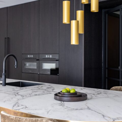 Gemoderniseerde jaren ’60 villa met gouden details