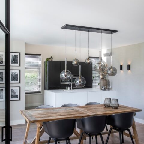 Strak landelijke villa met speelse twist