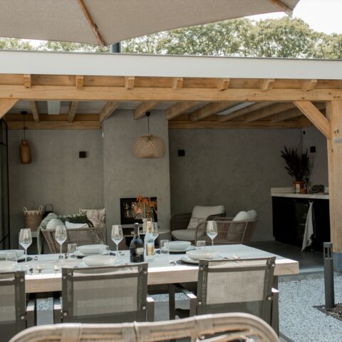 Luxe eiken tuinkamer met glazen wanden