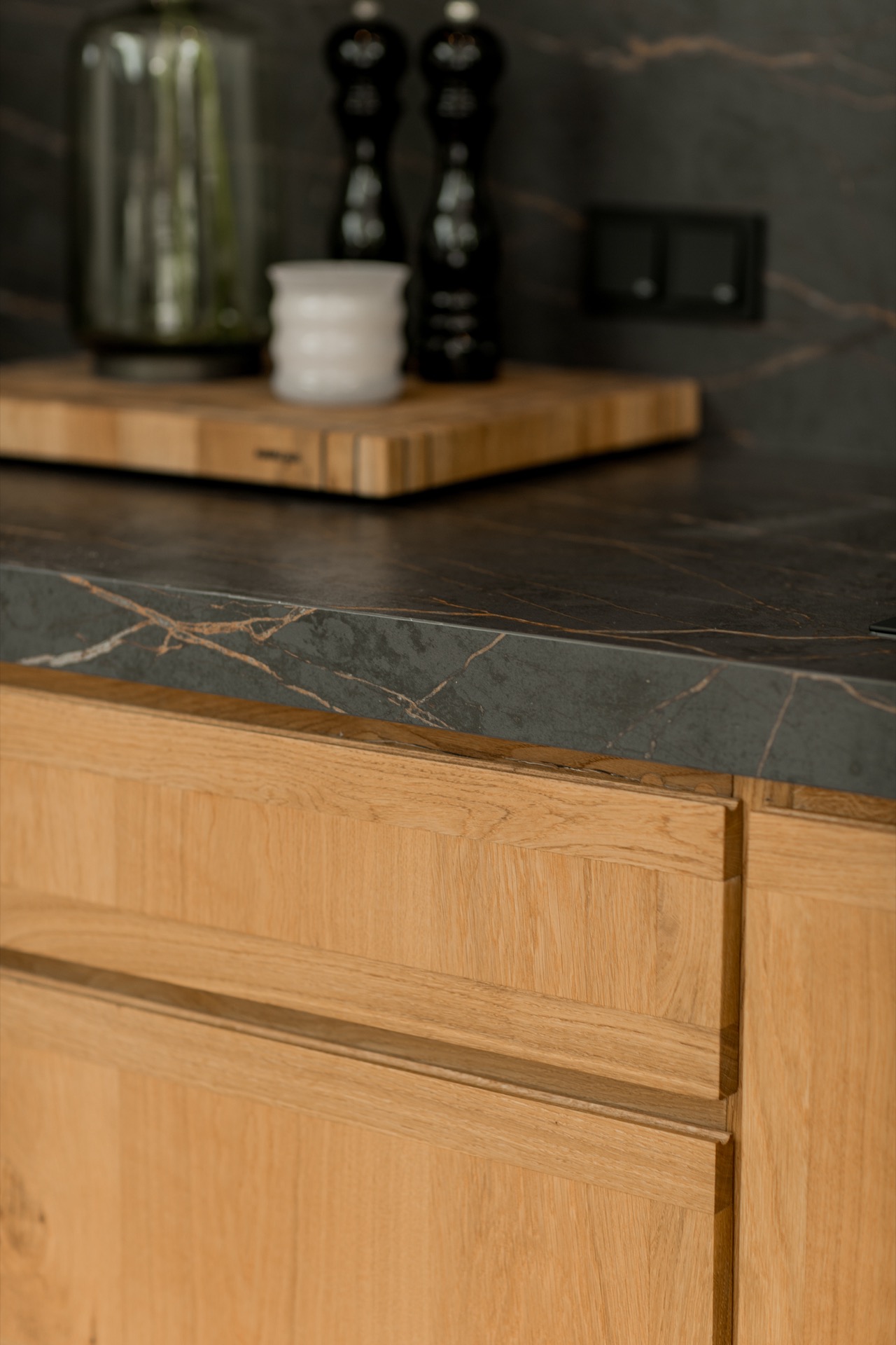 Binnenshuis, interieurontwerp, keuken, vloer, vloeren, meubels, kookeiland, hout, kast, leisteen, Luxe, Design, Exclusief, Modern, Maatwerk, Bijzondere, Mooie