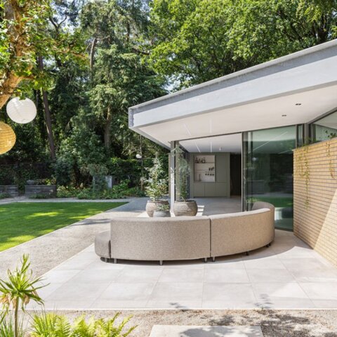 Luxueuze aanbouw met binnenzwembad