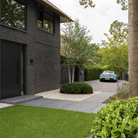 Strakke villatuin in Laren