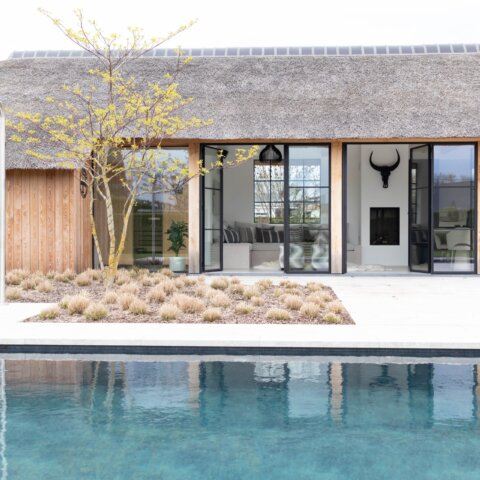 Zonovergoten poolhouse