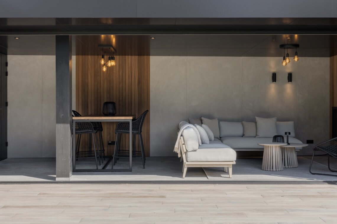 Luxe tuinkamer met buitenkeuken en haard