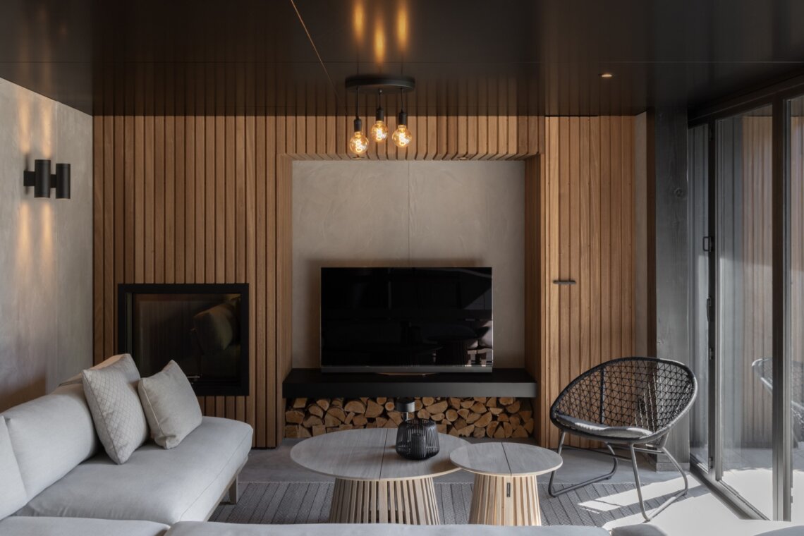 Luxe tuinkamer met buitenkeuken en haard