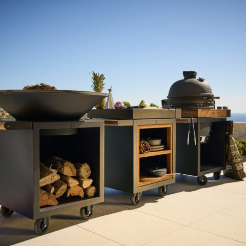 Luxe buitenkeuken bij zwembad