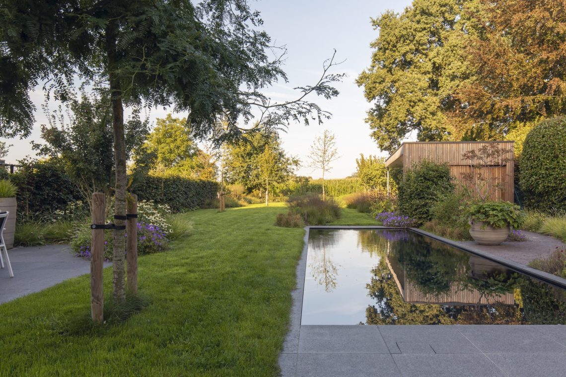 Landschappelijke tuin met veel groen - HOOG.design - Exclusive living ...