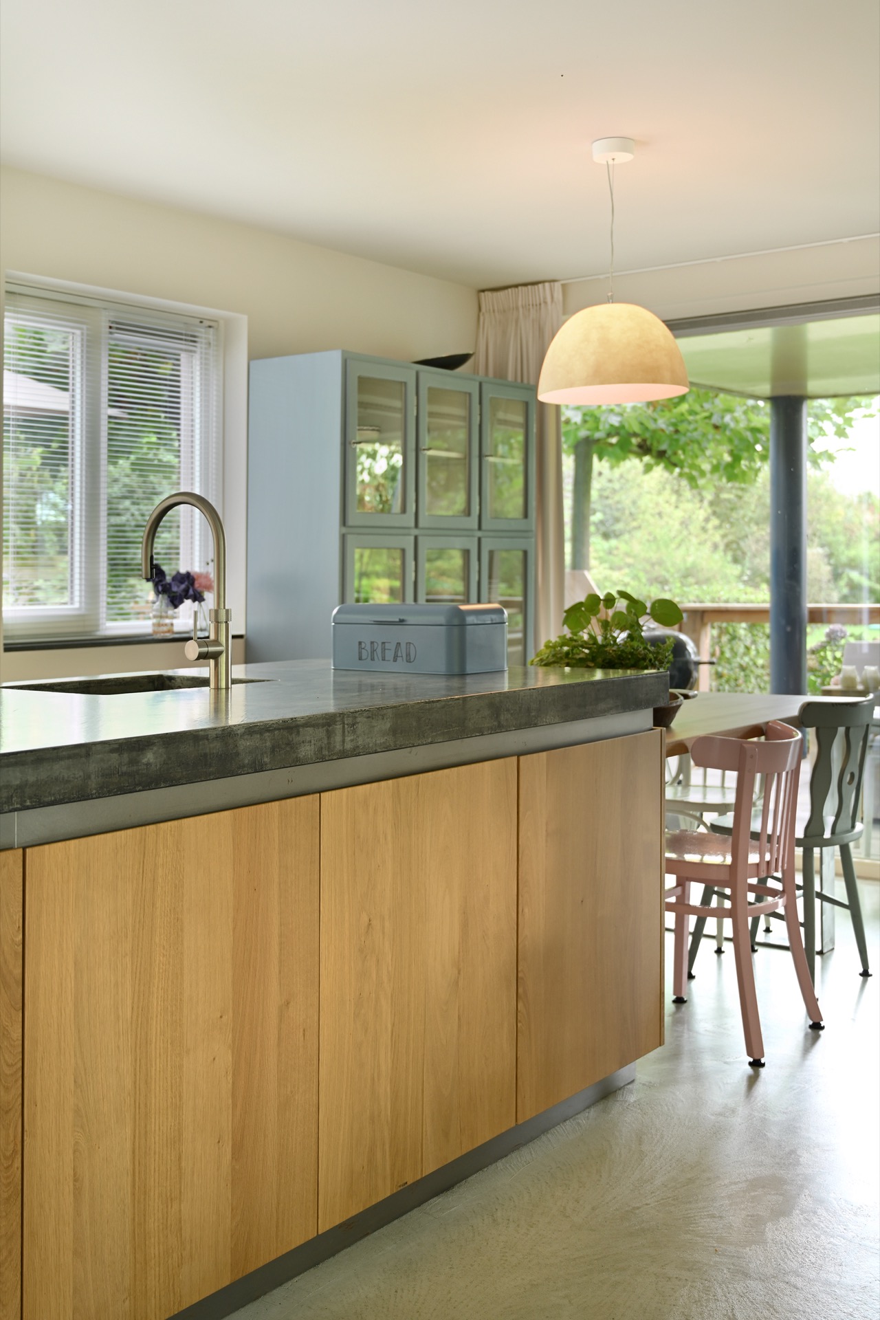 Binnen, interieurontwerp, keuken, stoel, meubilair, lamp, kookeiland, wastafelkraan, plant, eettafel, Luxe, Design, Exclusief, Modern, Maatwerk, Bijzondere, Mooie