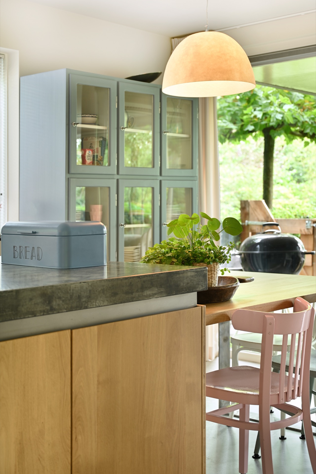 Binnen, interieurontwerp, keuken, kookeiland, plant, potplant, raam, vensterbank, stoel, doos, Luxe, Design, Exclusief, Modern, Maatwerk, Bijzondere, Mooie