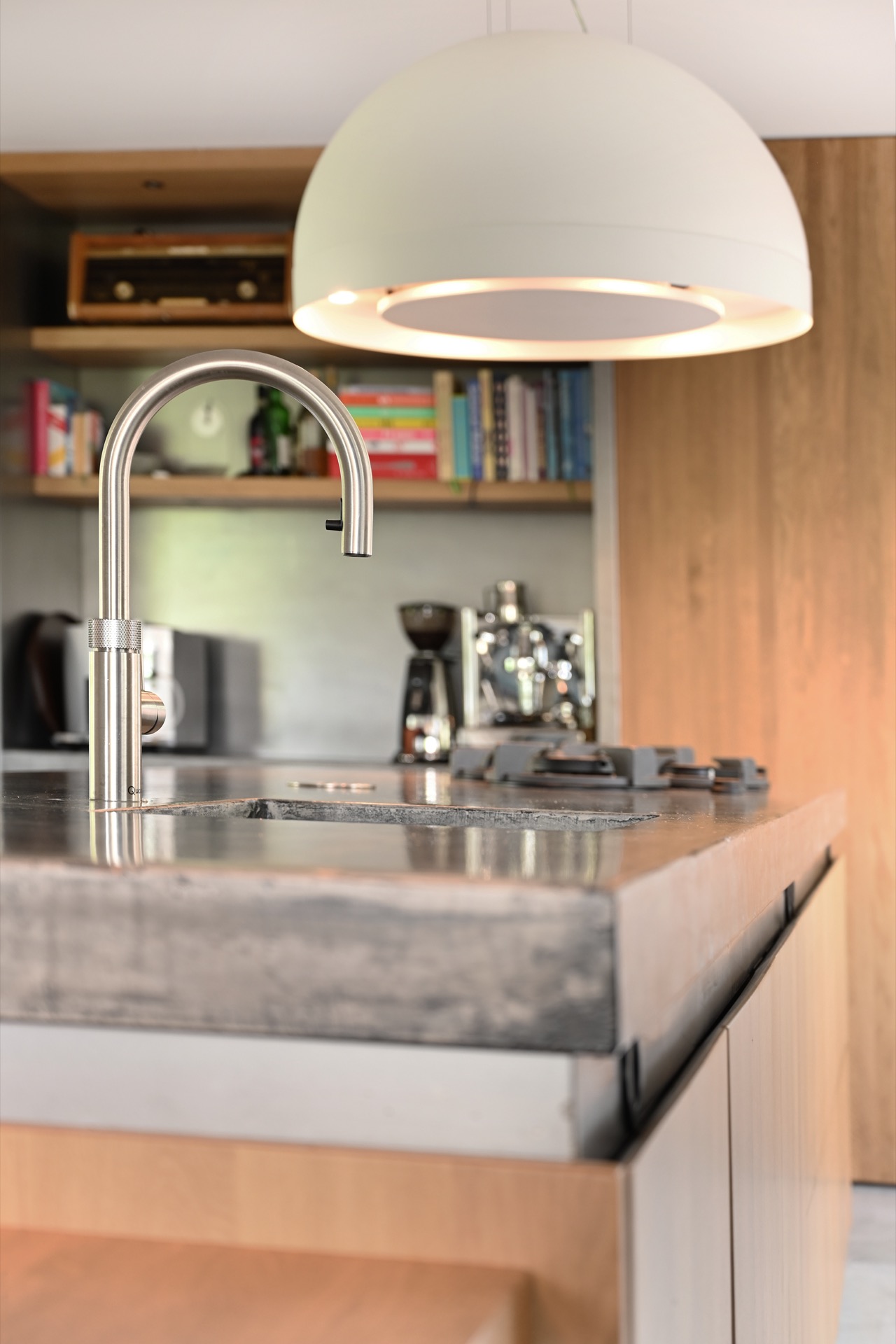 Spoelbak, wastafelkraan, binnen, keuken, kraan, interieurontwerp, kookeiland, graniet, lamp, dubbele spoelbak, Luxe, Design, Exclusief, Modern, Maatwerk, Bijzondere, Mooie