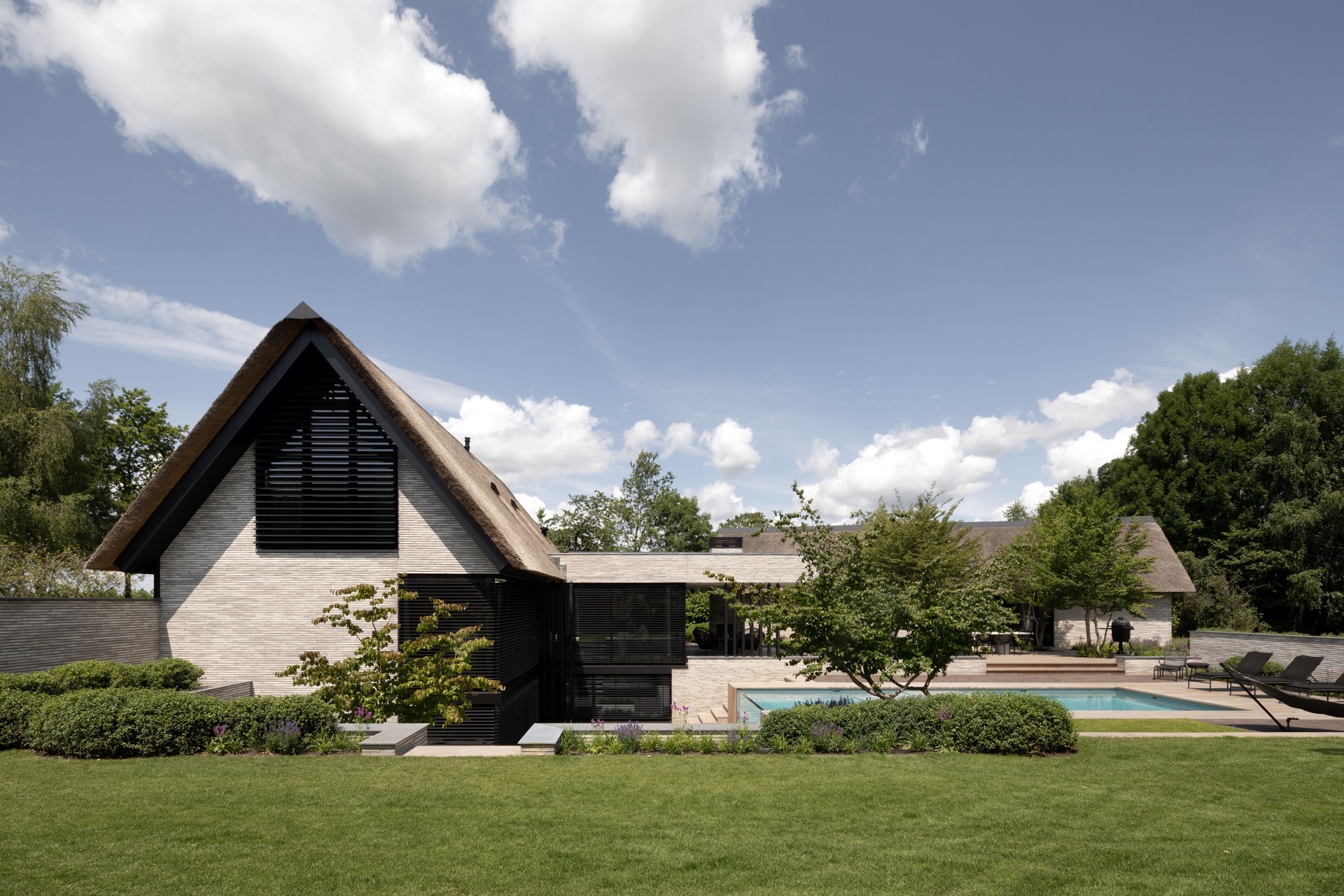 Grass,Lawn,Villa,Cloud,Nature,Outdoors,Sky,Backyard,Tree,Shelter, Luxury, Design, Exclusive, Modern, Custom Made, Special, Beautiful