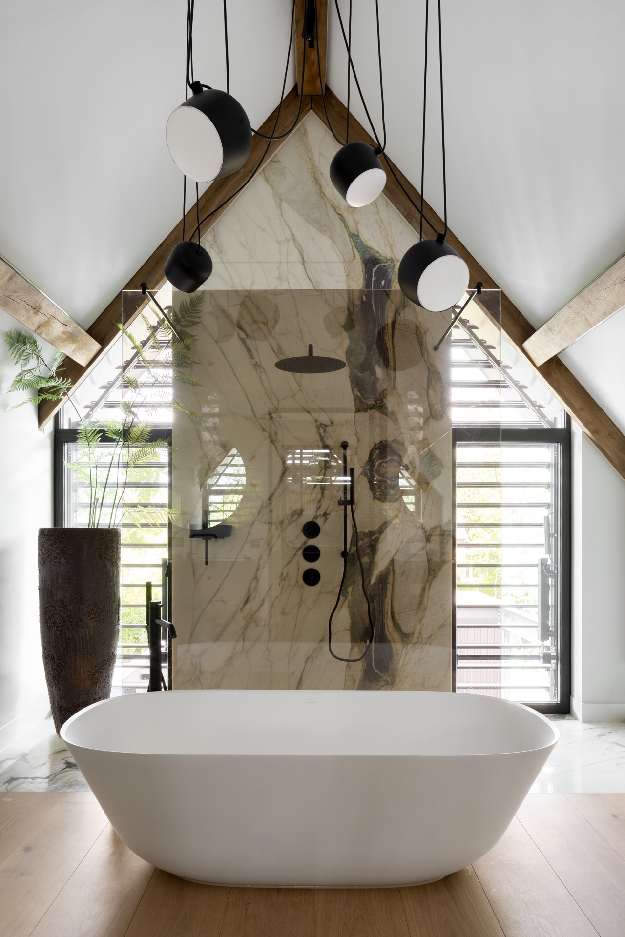 Indoors,Interior Design,Bathing,Plant,Bathtub,Person,Tub,Adult,Bride,Woman, Luxury, Design, Exclusive, Modern, Custom Made, Special, Beautiful