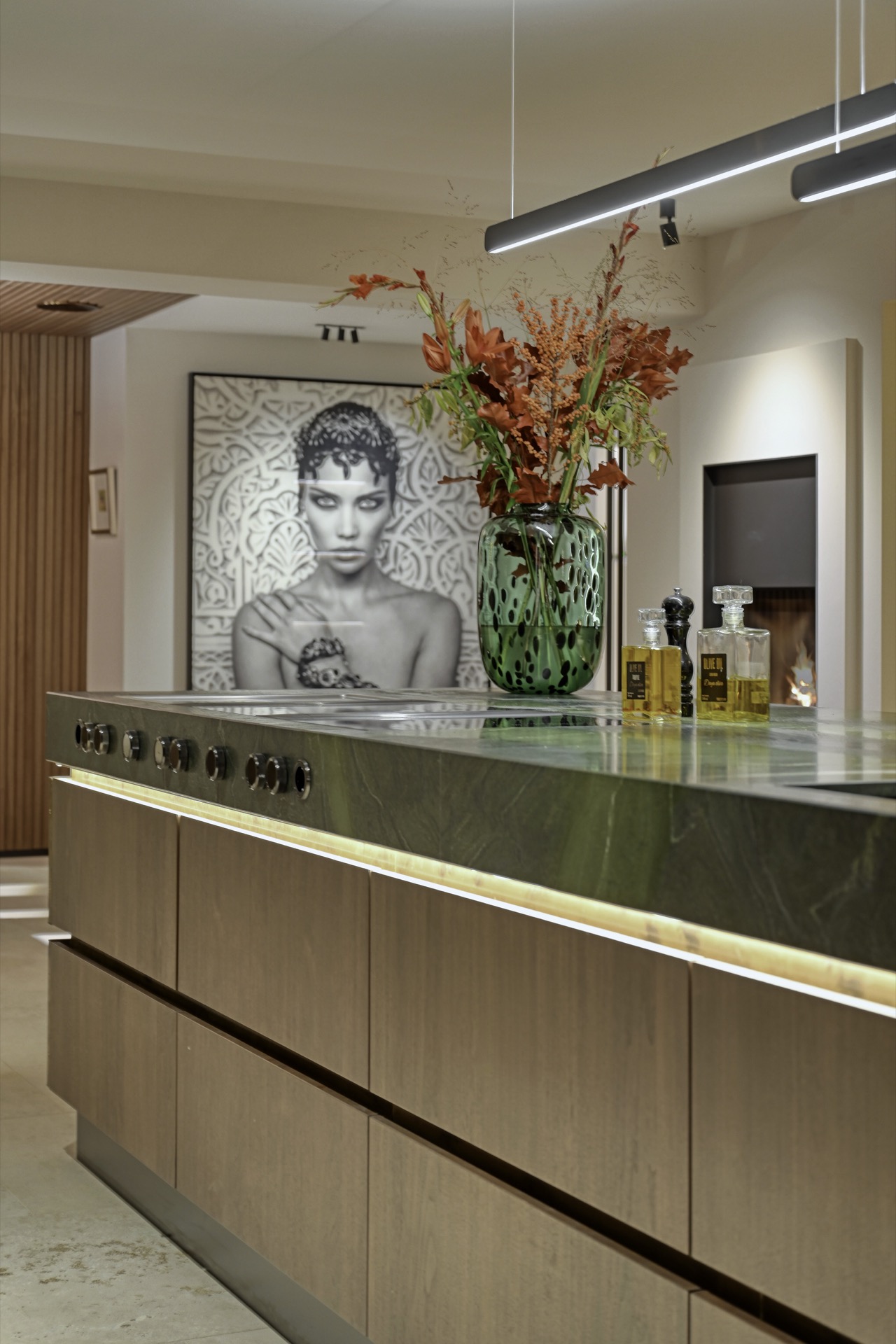 Binnen, interieurontwerp, keuken, monitor, wastafelkraan, tv, volwassene, man, man, persoon, Luxe, Design, Exclusief, Modern, Maatwerk, Bijzondere, Mooie