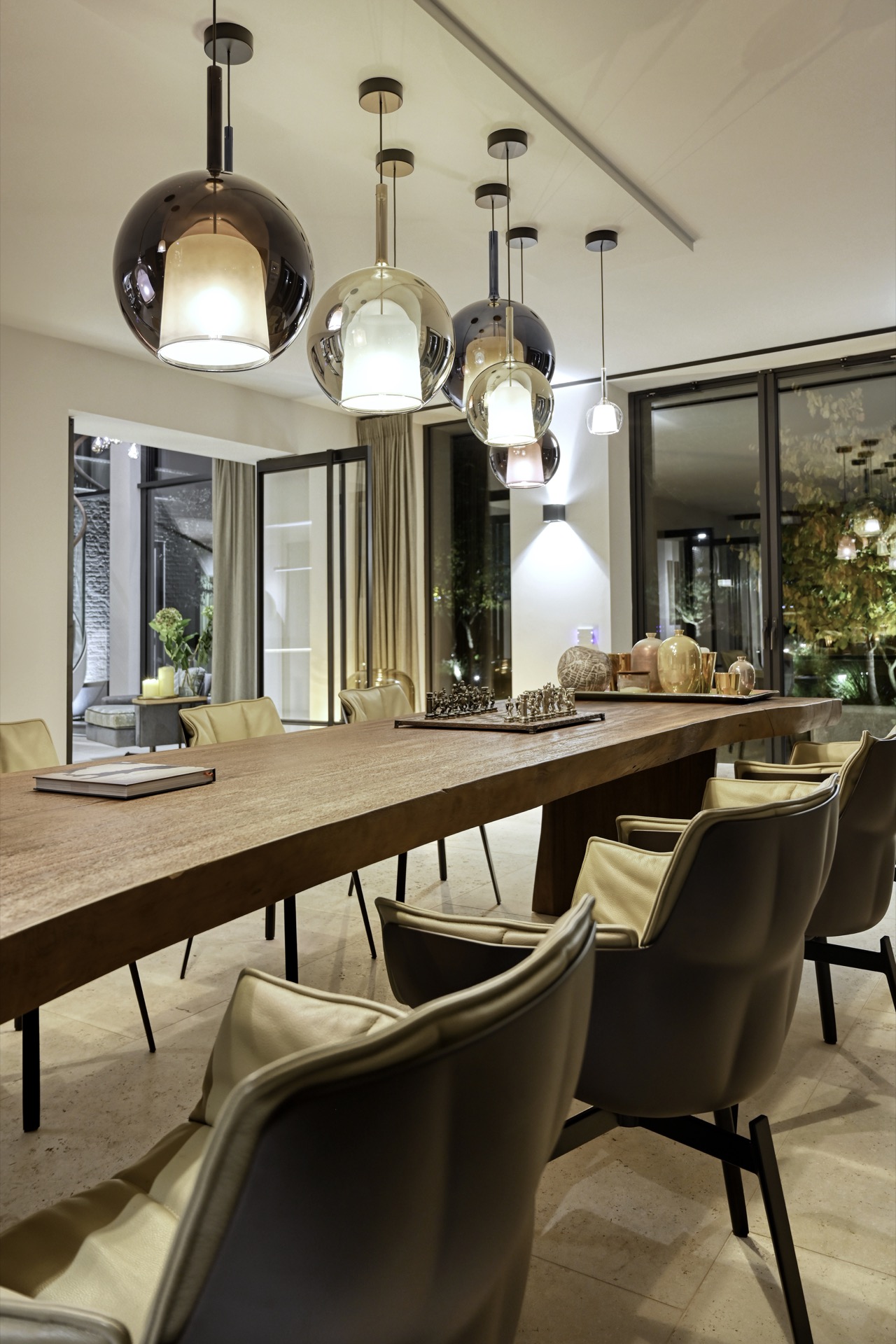 Eetkamer, eettafel, meubilair, binnen, tafel, interieurontwerp, stoel, tafelblad, schaak, beker, Luxe, Design, Exclusief, Modern, Maatwerk, Bijzondere, Mooie