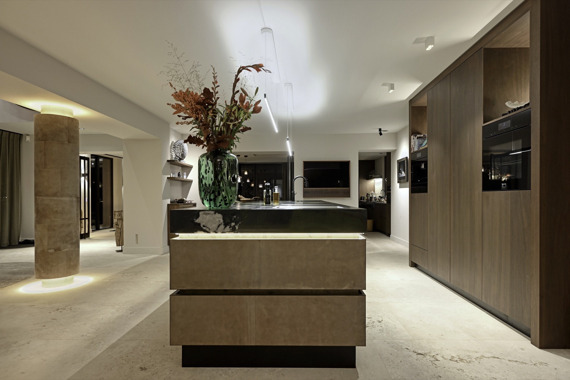 Potplant, binnen, interieurontwerp, tafel, bloem, bloemstuk, verlichting, keuken, foyer, woonkamer, Luxe, Design, Exclusief, Modern, Maatwerk, Bijzondere, Mooie
