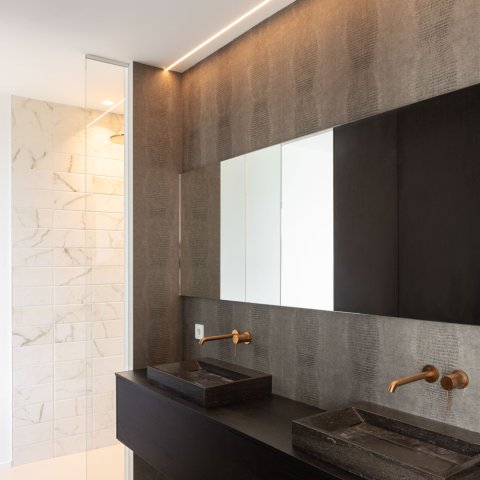 Rustig interieur met markante armaturen
