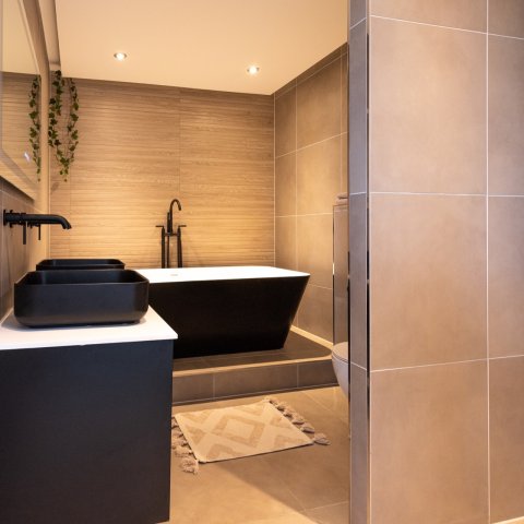 Buitenparket en gevelbekleding in Boomstudio Mierlo