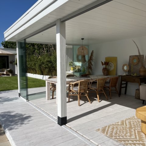 Tuinontwerp met aanbouw en veranda