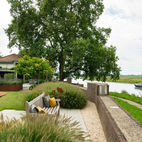 Tuin aan de Maas