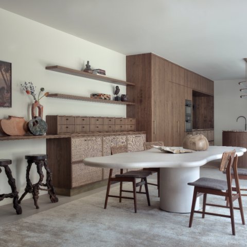 Villa met warm interieur en aardse kleuren