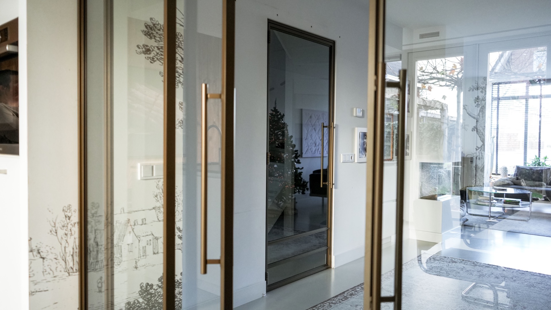 porta scorrevole in vetro bronzo: bronzen glazen schuifdeur met scharnierdeur in dezelfde stijl, Luxe, Design, Exclusief, Modern, Maatwerk, Bijzondere, Mooie