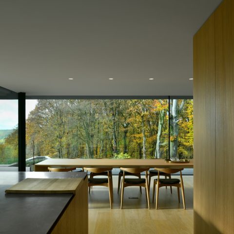 COLLINES – Villa met bescheiden interieur