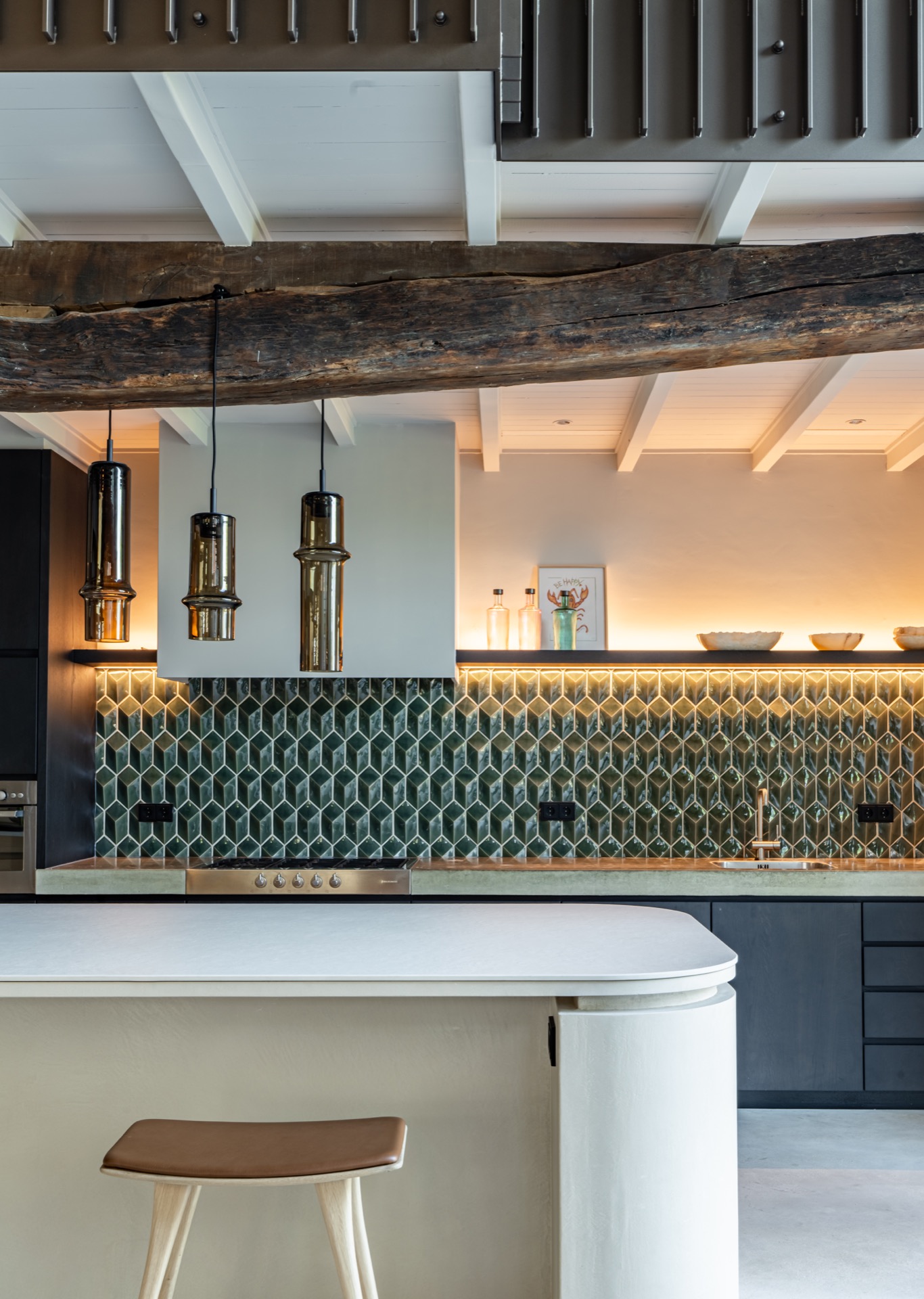 ristrutturazione dell’interno di una fattoria: parete cucina con nicchia illuminata in modo caldo sopra al rivestimento a, Luxury, Design, Exclusive, Modern, Custom Made, Special, Beautiful