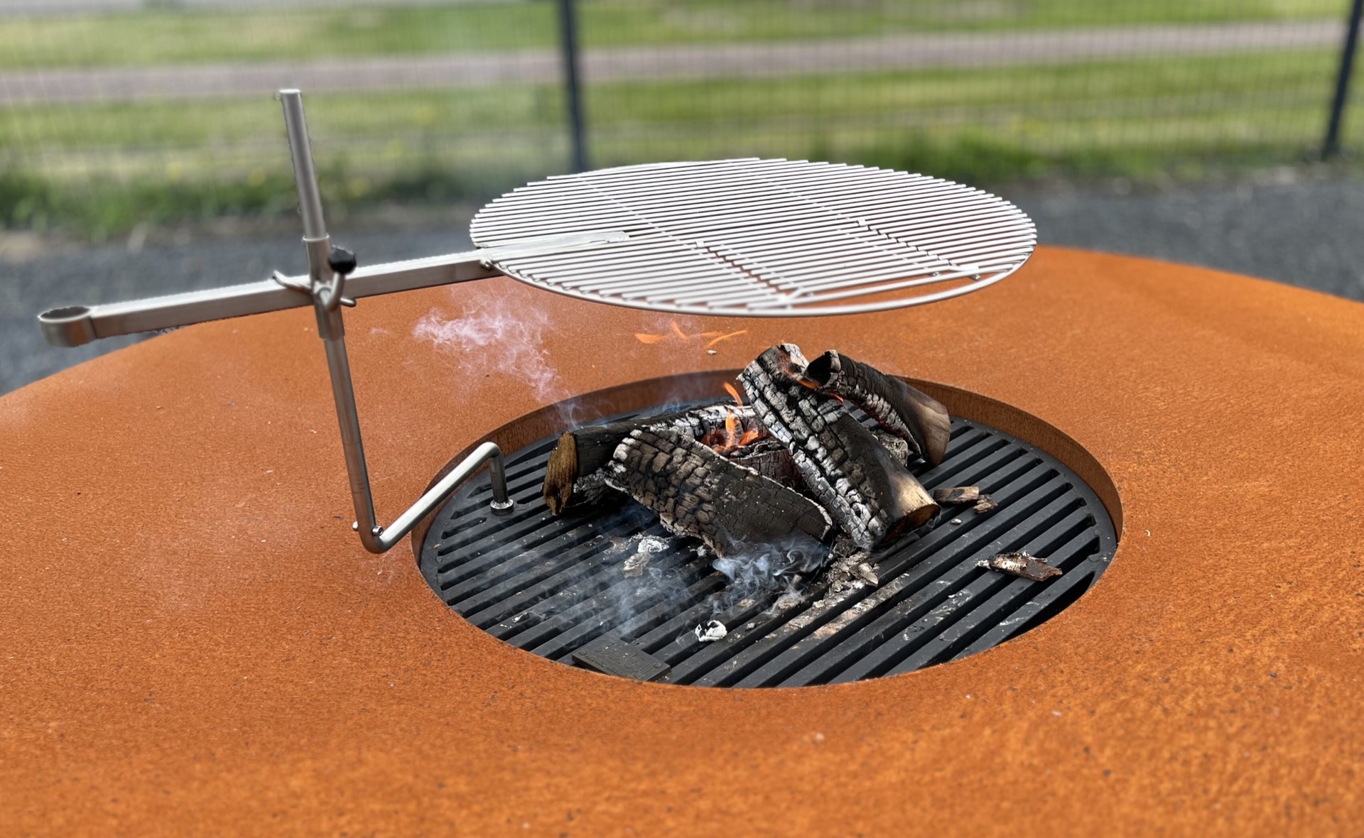 Cor-Ten Feuerstelle 200 cm: grootschalige vuurplaats met verstelbaar BBQ rooster, Luxury, Design, Exclusive, Modern, Custom Made, Special, Beautiful