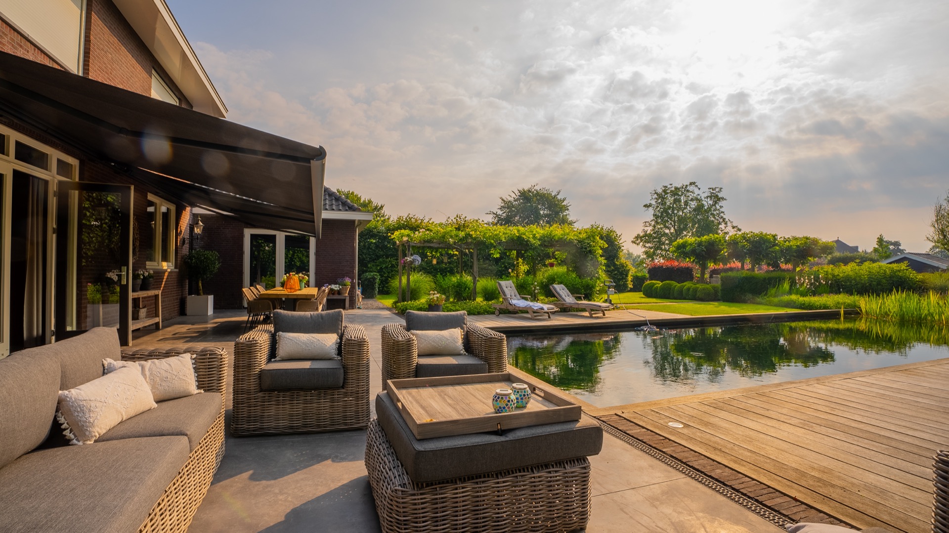 prachtige tuin, luxe tuin met terras, luxe tuin met zwembad, Luxury, Design, Exclusive, Modern, Custom Made, Special, Beautiful