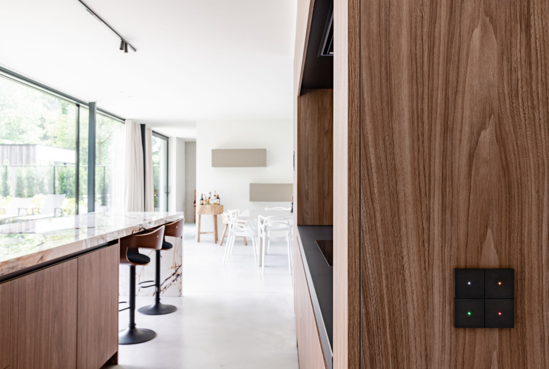 casa moderna industriale con spazio studio: dettaglio finestra nella facciata di RESIDENCE G con fasce in mattoni, Luxury, Design, Exclusive, Modern, Custom Made, Special, Beautiful