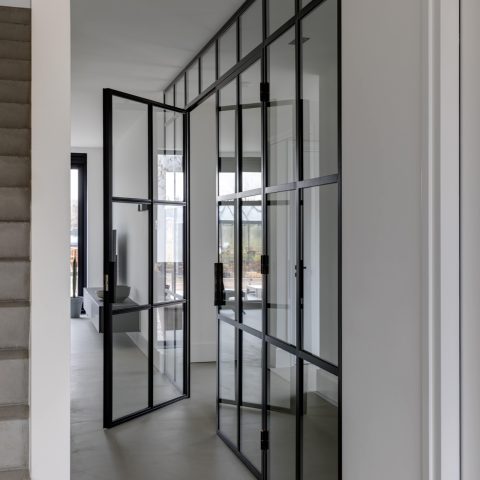 luxe stalen deuren, design zwarte stalen deuren, luxe stalen deuren in hal, Luxe, Design, Exclusief, Modern, Maatwerk, Bijzondere, Mooie