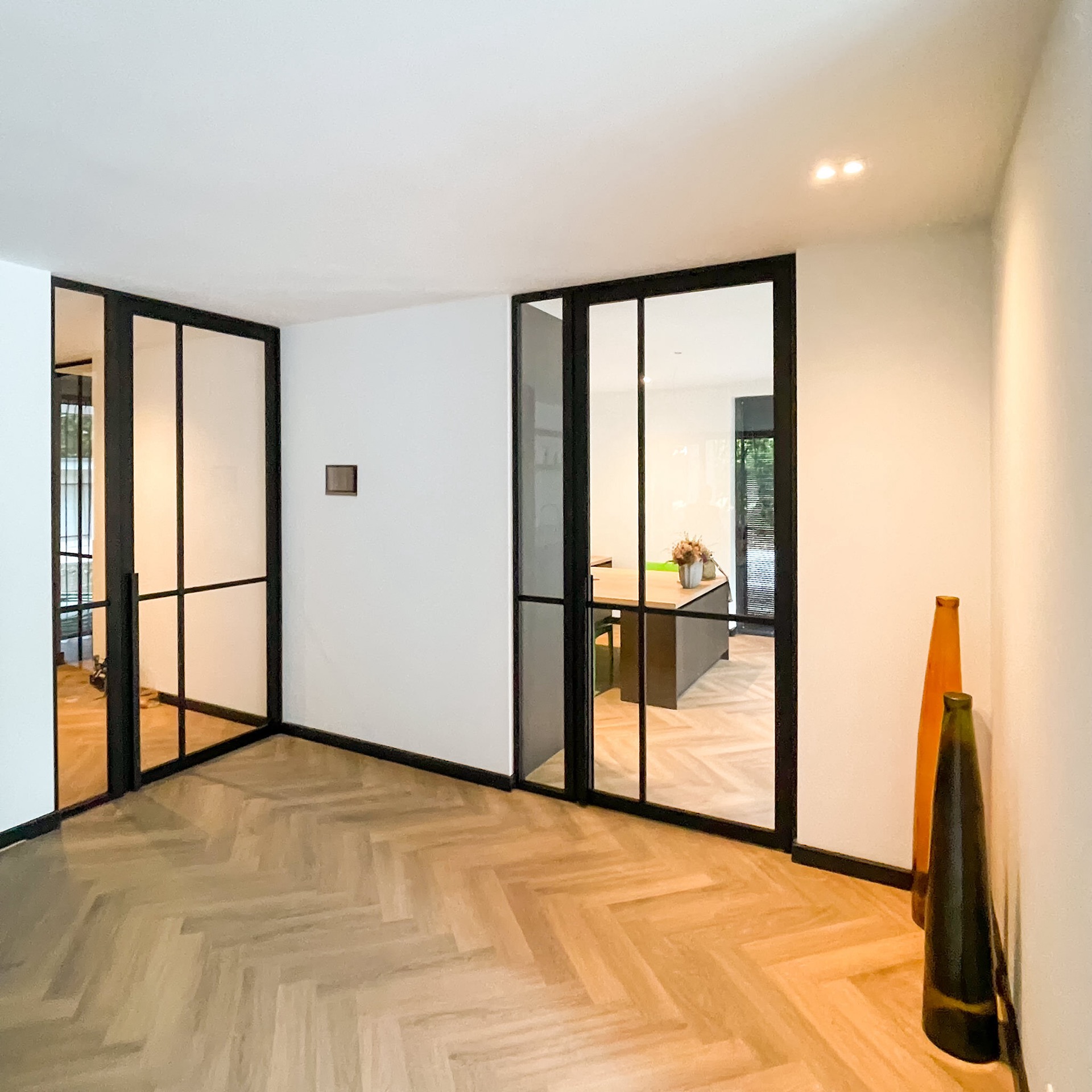 porta interna stile acciaio con vetro e telaio nero opaco: porta interna stile acciaio con telaio scuro e vista in vetro, Luxury, Design, Exclusive, Modern, Custom Made, Special, Beautiful