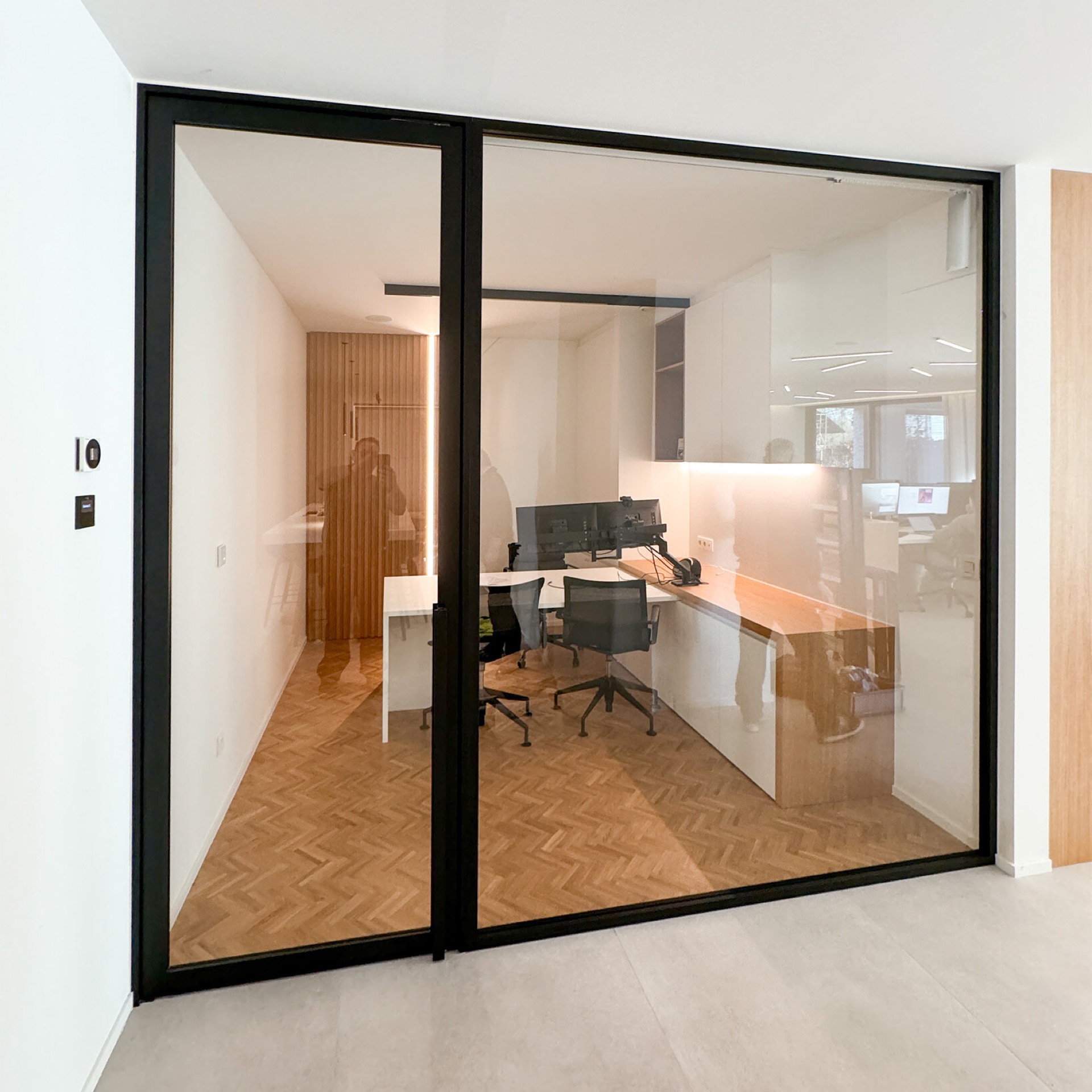 porta interna stile acciaio con vetro e telaio nero opaco: porta interna stile acciaio con telaio scuro e montanti in vetro, Luxury, Design, Exclusive, Modern, Custom Made, Special, Beautiful