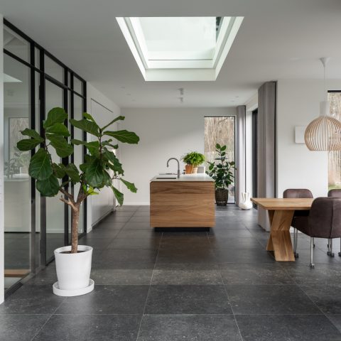 Beloopbaar glas uit één deel
